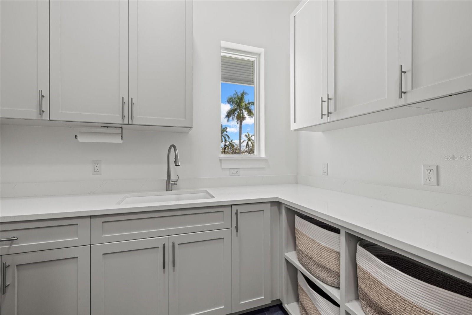 Listing photo id 46 for 1831 Rio Vista Terrace