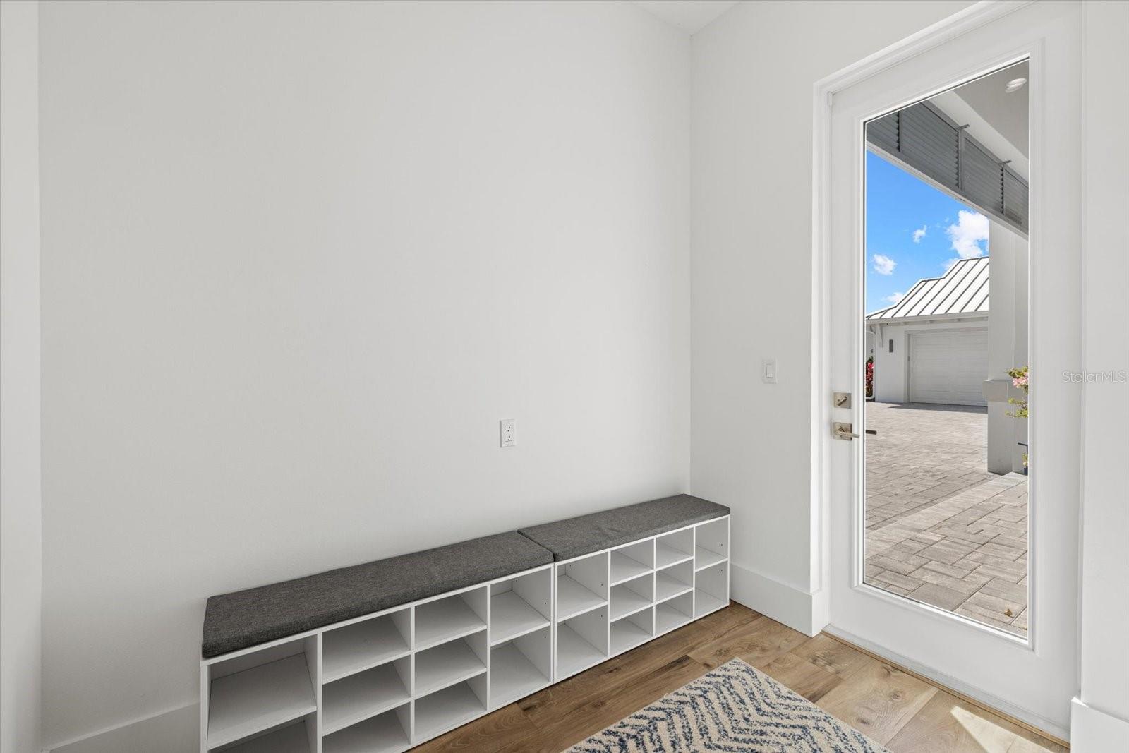 Listing photo id 47 for 1831 Rio Vista Terrace