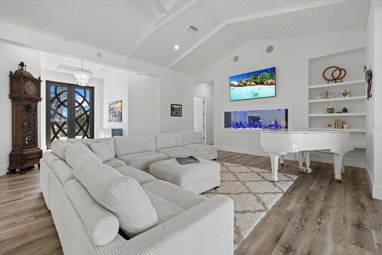 Listing photo id 5 for 1831 Rio Vista Terrace