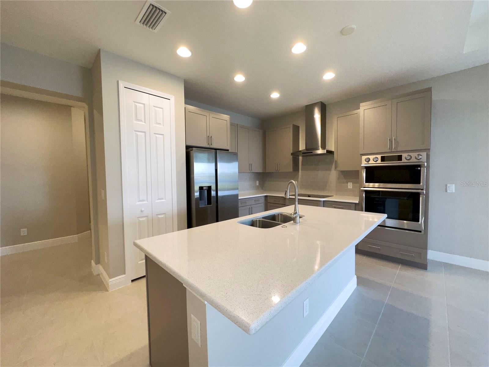 Image 6 of 21 For 10509 Klee Avenue