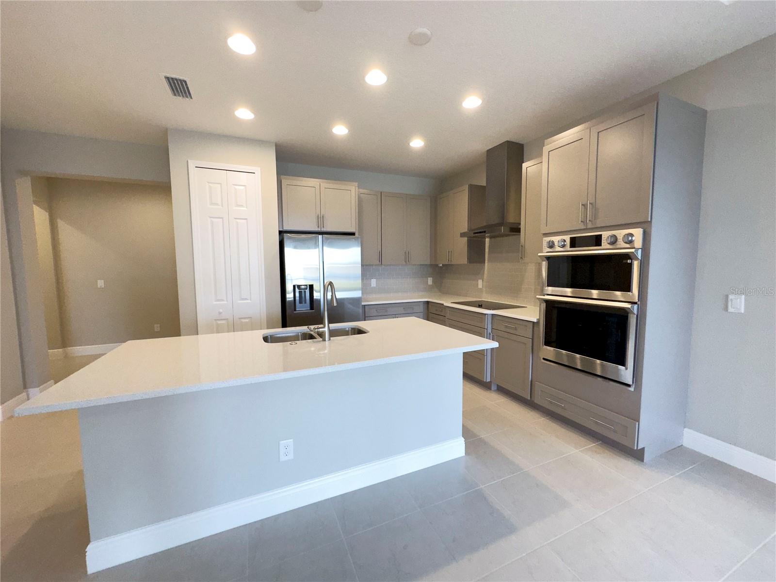 Image 7 of 21 For 10509 Klee Avenue