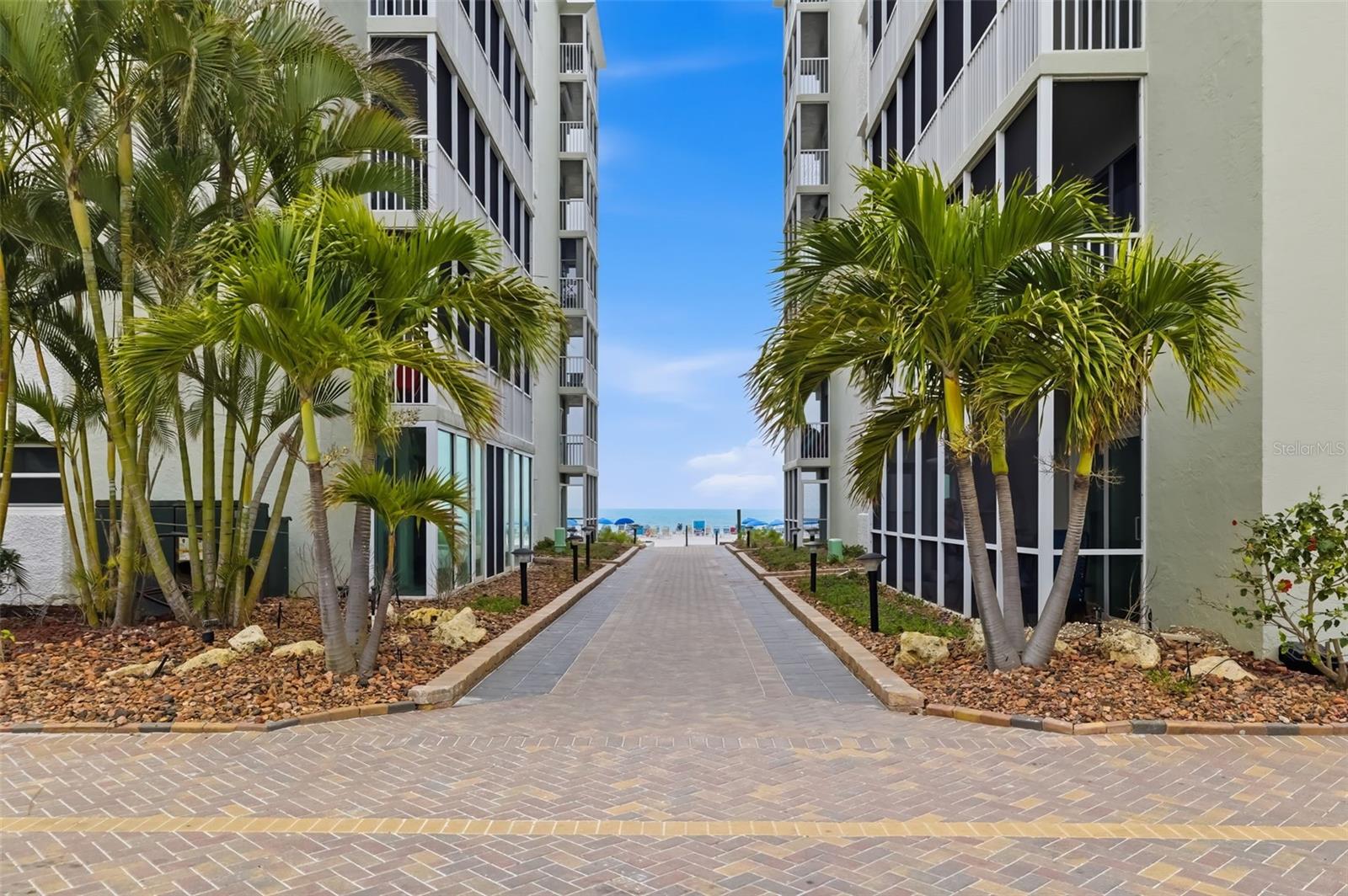 Image 10 of 68 For 6312 Midnight Pass Road 305s