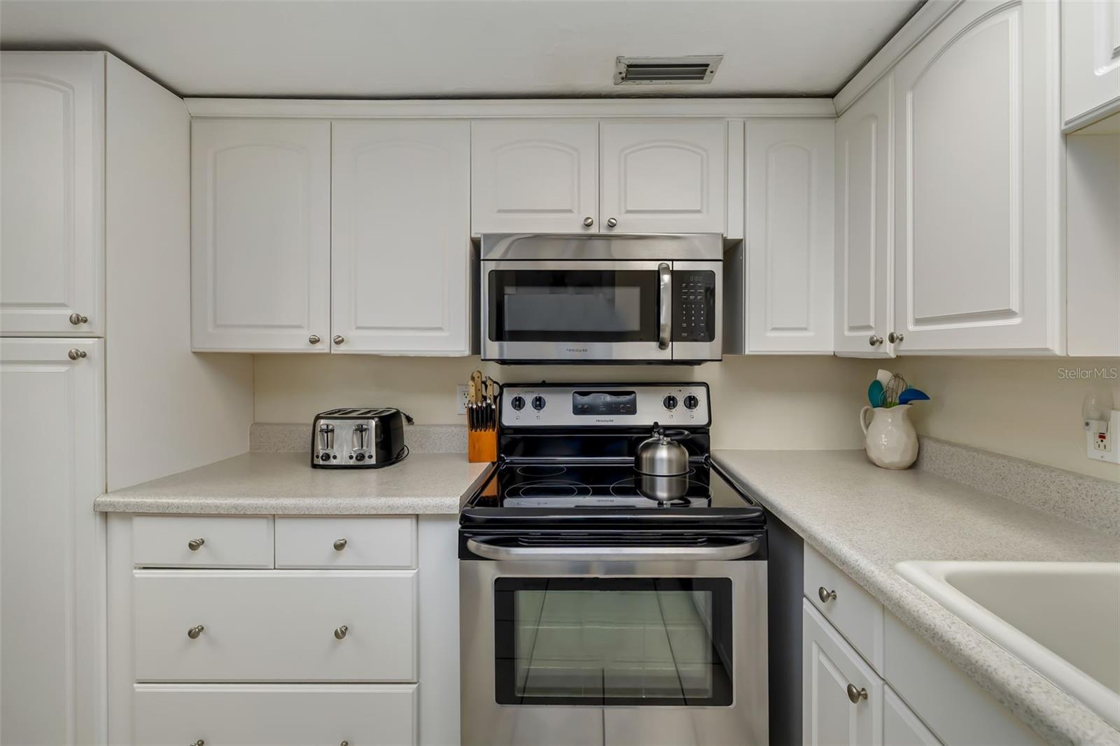 Image 27 of 68 For 6312 Midnight Pass Road 305s