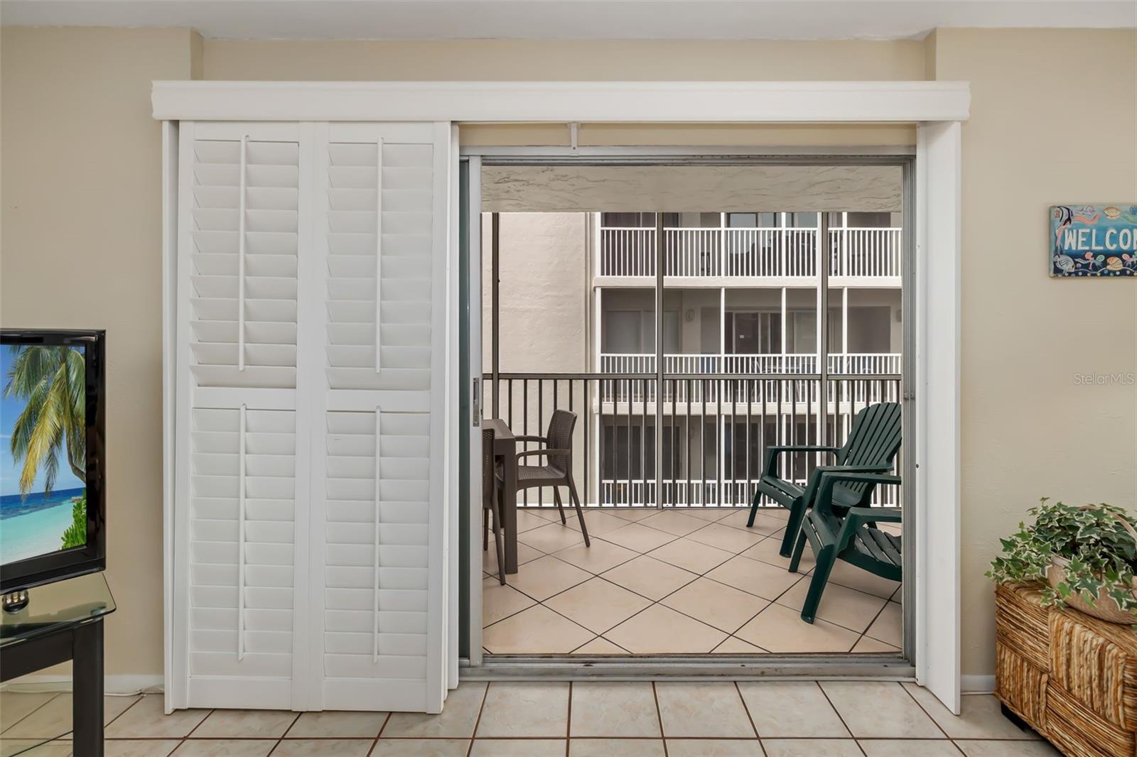 Image 31 of 68 For 6312 Midnight Pass Road 305s