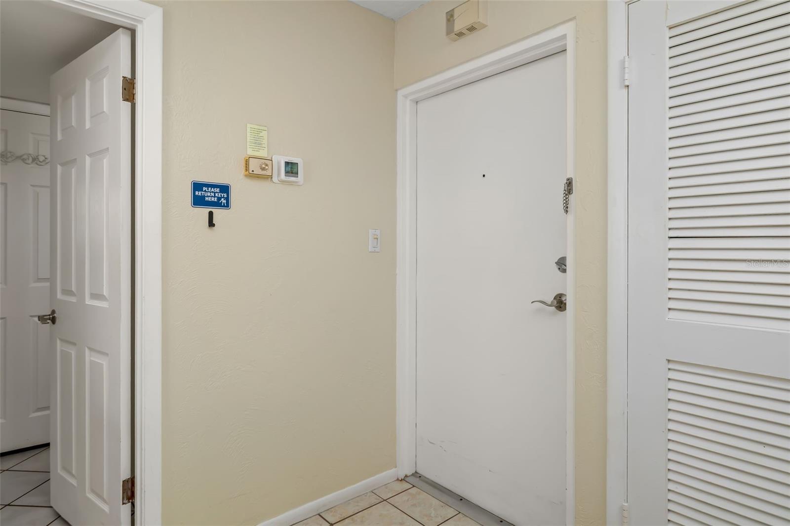 Image 40 of 68 For 6312 Midnight Pass Road 305s