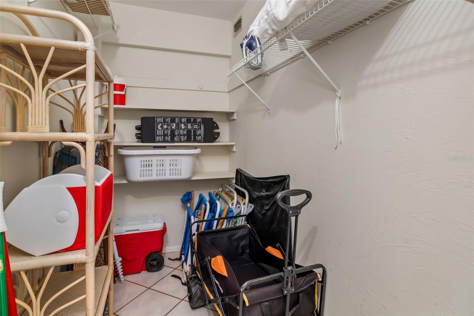 Image 49 of 68 For 6312 Midnight Pass Road 305s