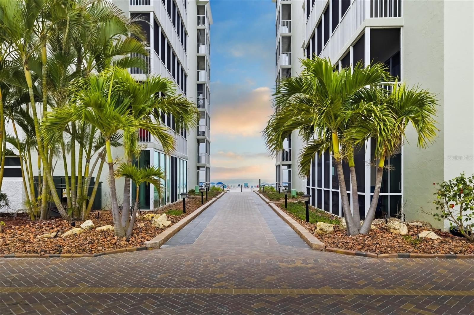 Image 9 of 68 For 6312 Midnight Pass Road 305s