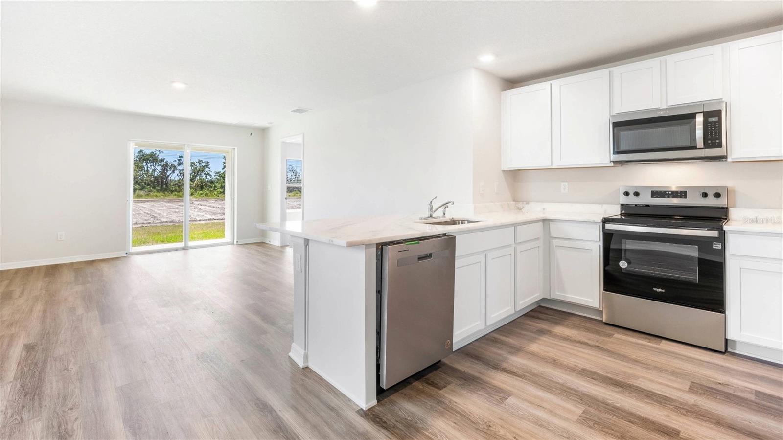 Image 7 of 18 For 8817 Clear View Street