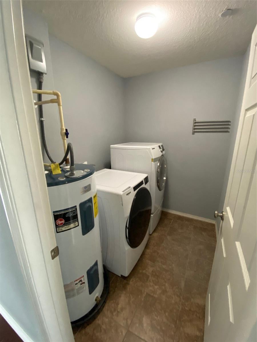 Image 27 of 30 For 8946 White Sage Loop