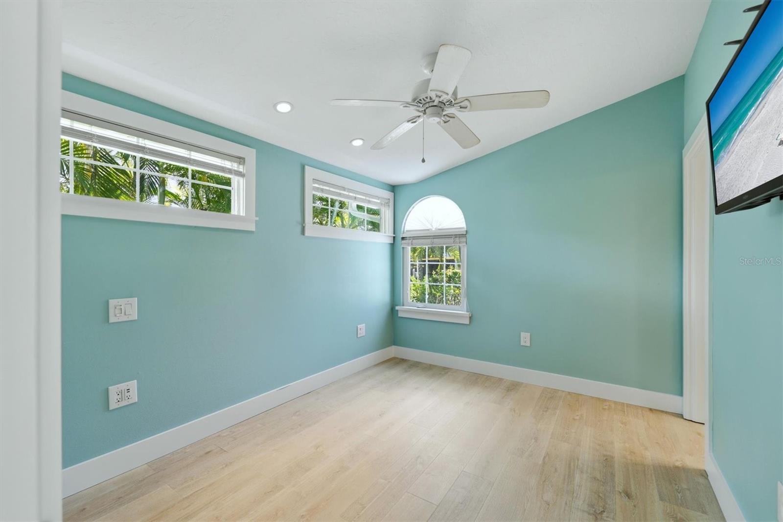 Image 13 of 46 For 5803 De Palmas Avenue