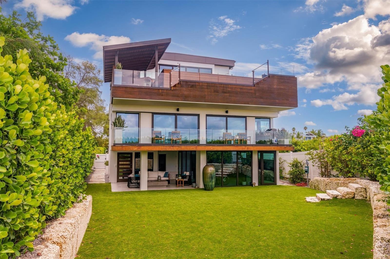 Image 10 of 90 For 811 Shore Drive