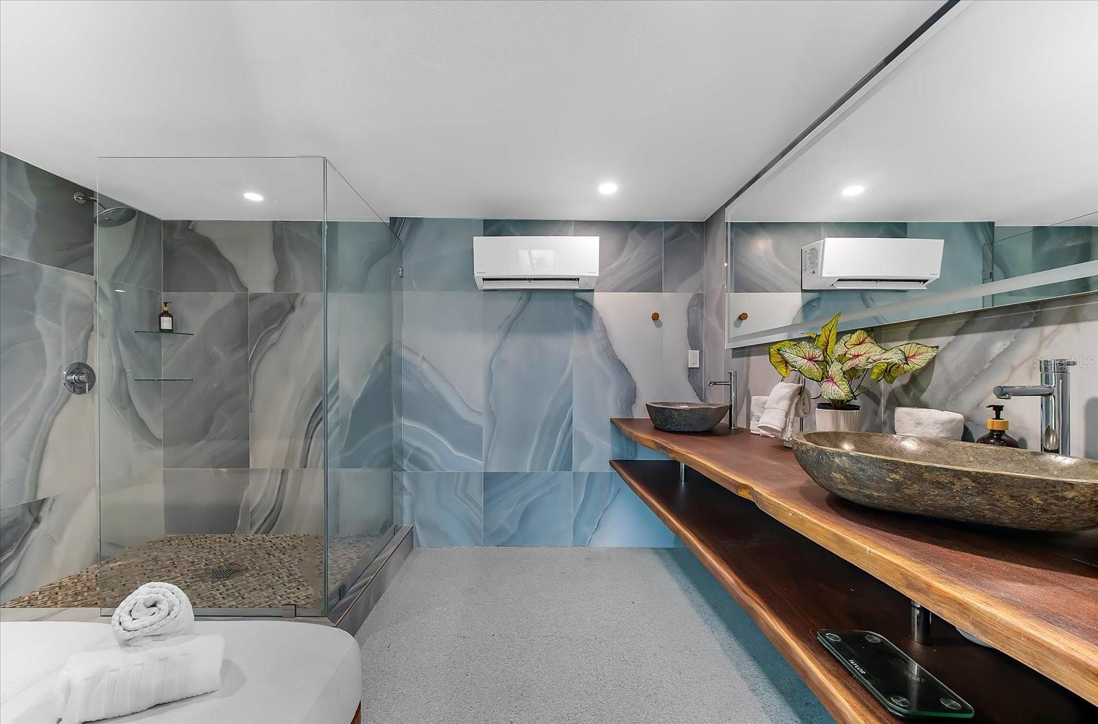 Image 17 of 90 For 811 Shore Drive