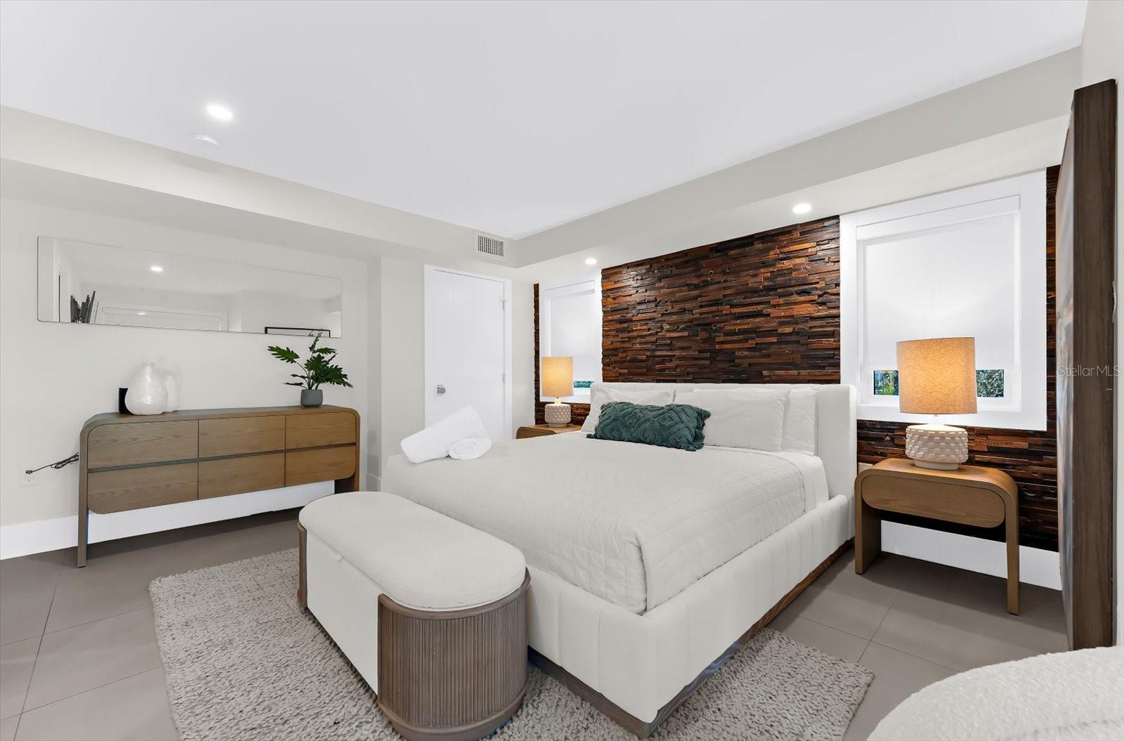 Image 21 of 90 For 811 Shore Drive