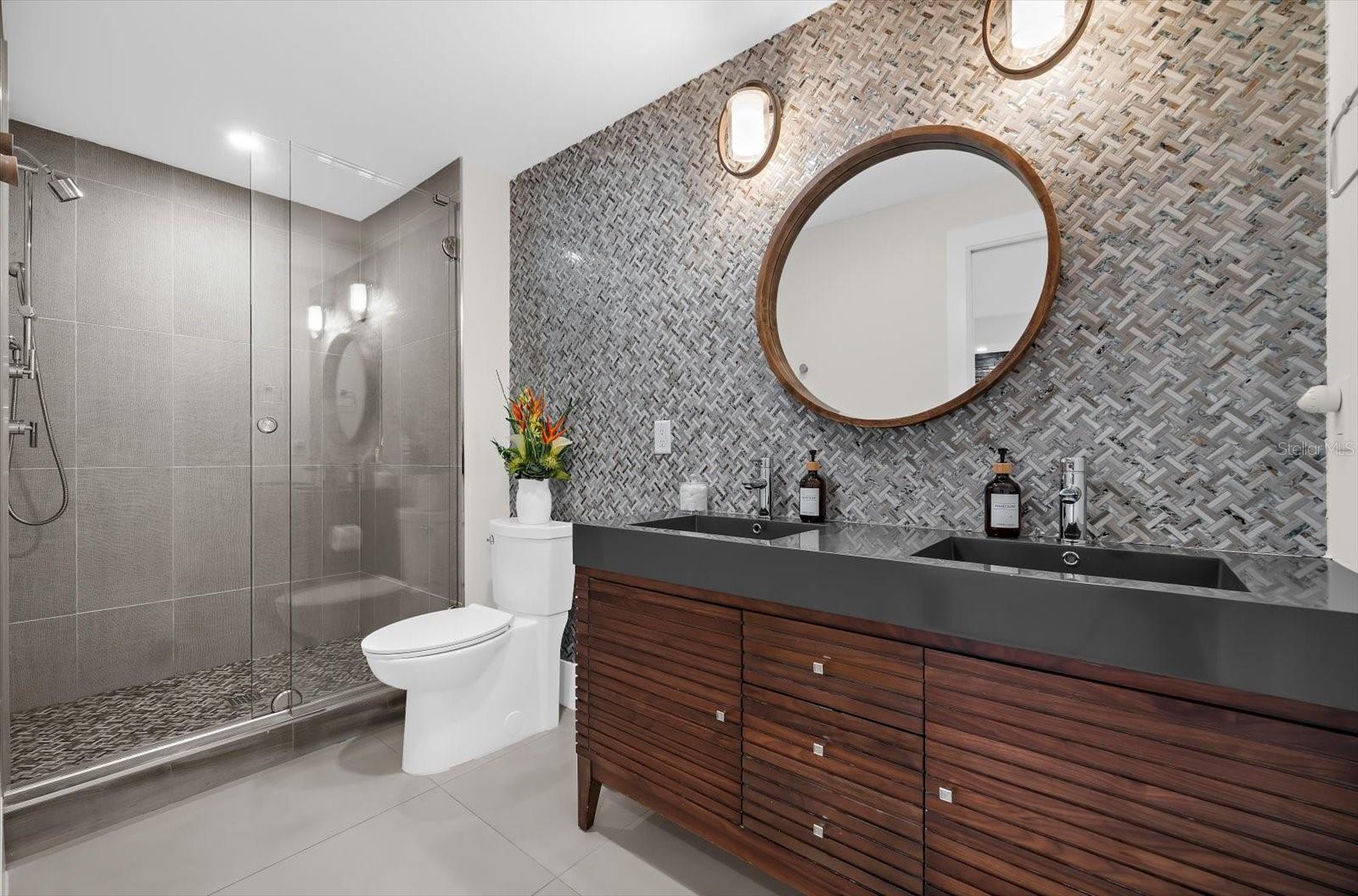 Image 22 of 90 For 811 Shore Drive