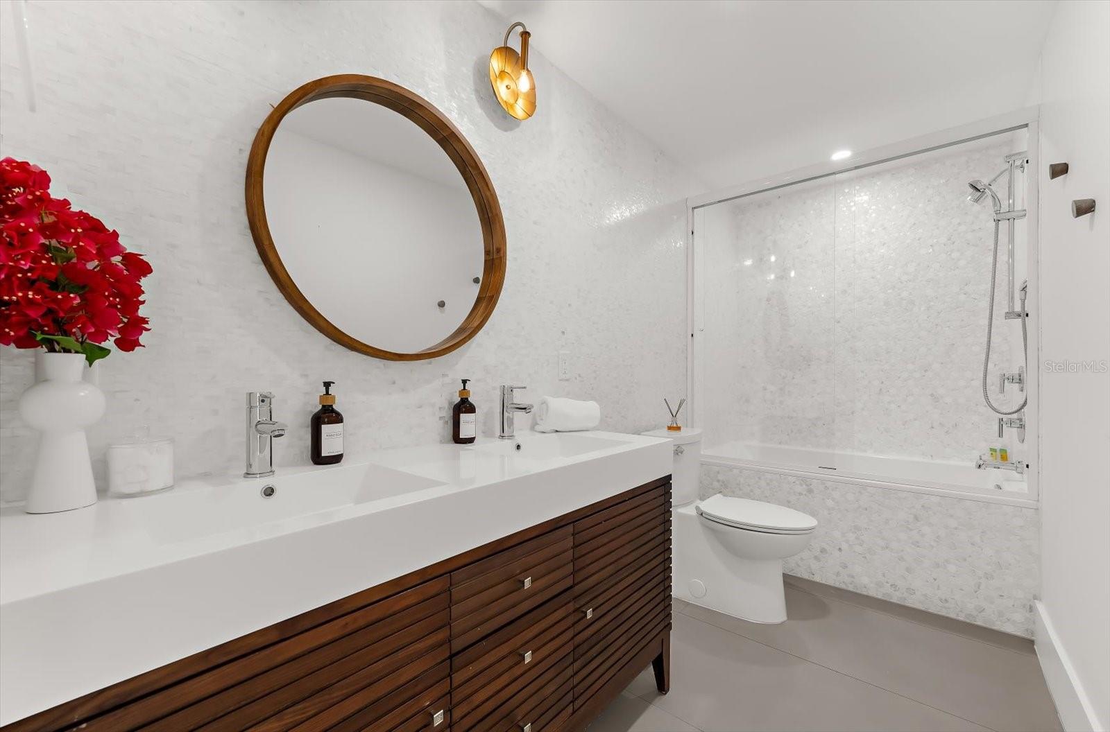 Image 25 of 90 For 811 Shore Drive