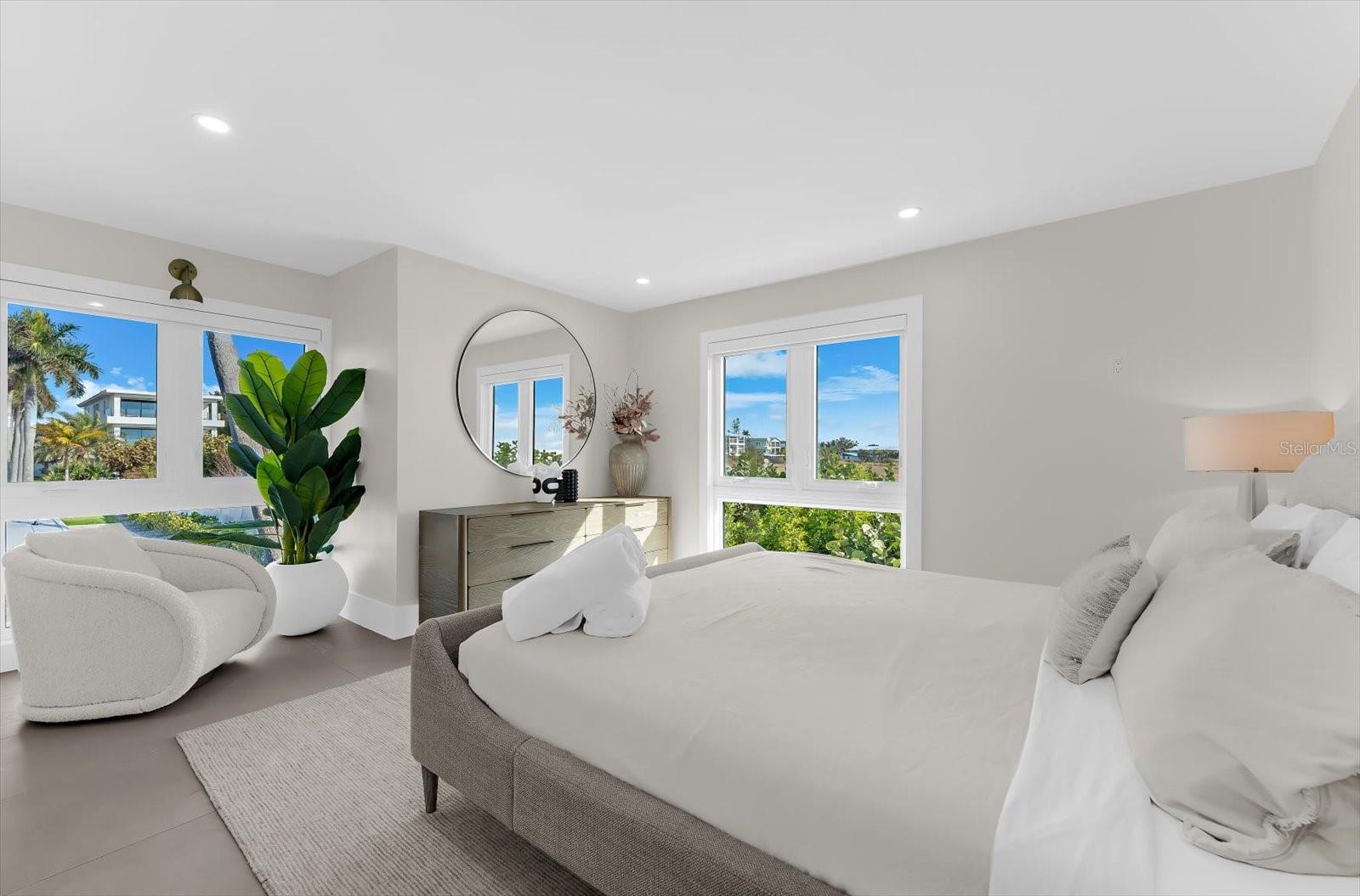 Image 26 of 90 For 811 Shore Drive