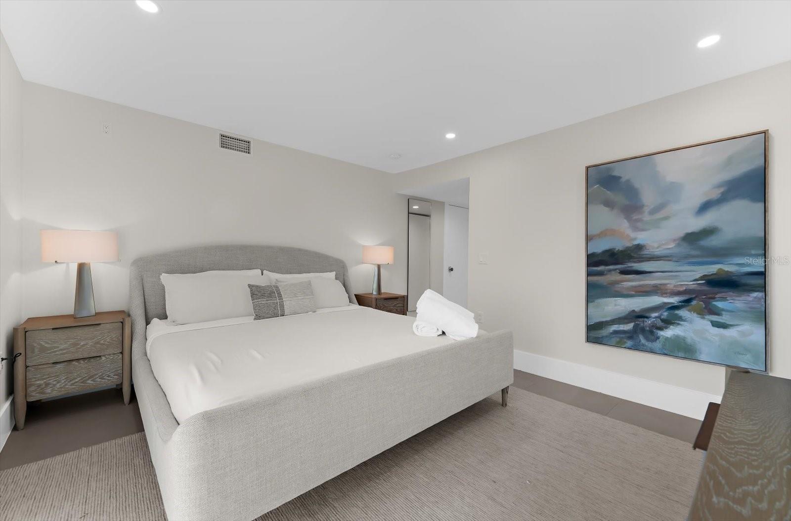 Image 28 of 90 For 811 Shore Drive