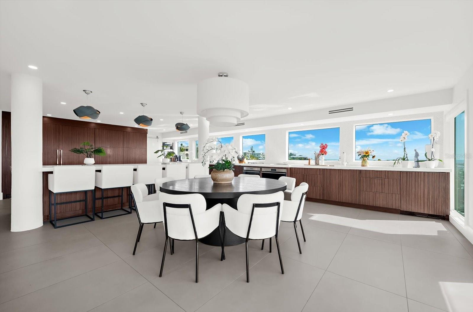 Image 33 of 90 For 811 Shore Drive