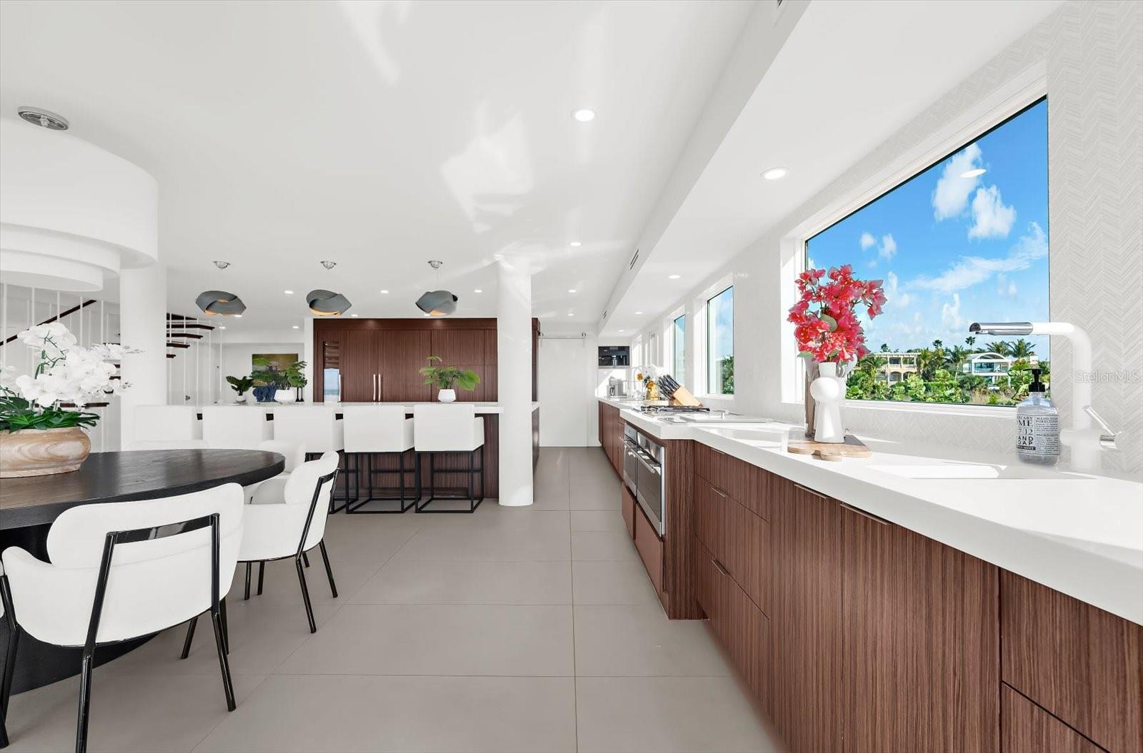 Image 35 of 90 For 811 Shore Drive