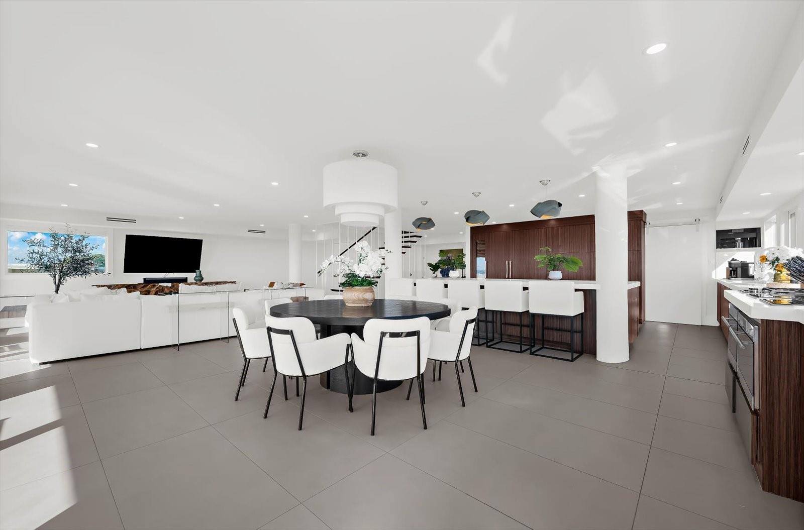 Image 36 of 90 For 811 Shore Drive