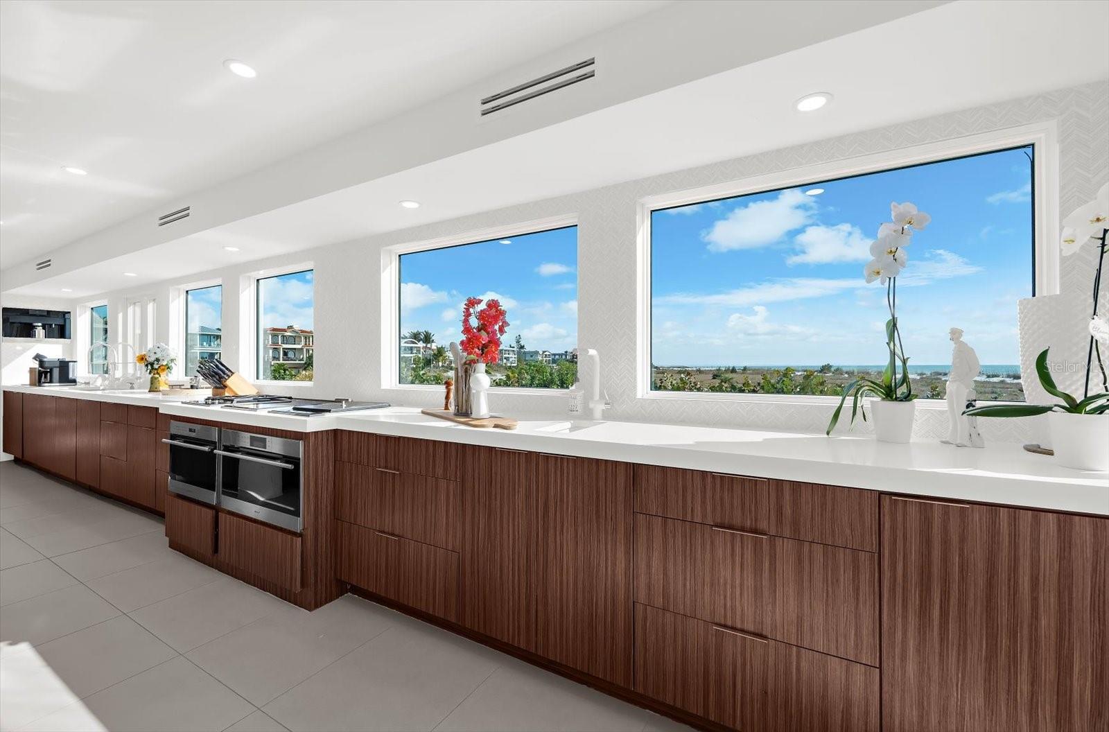 Image 37 of 90 For 811 Shore Drive