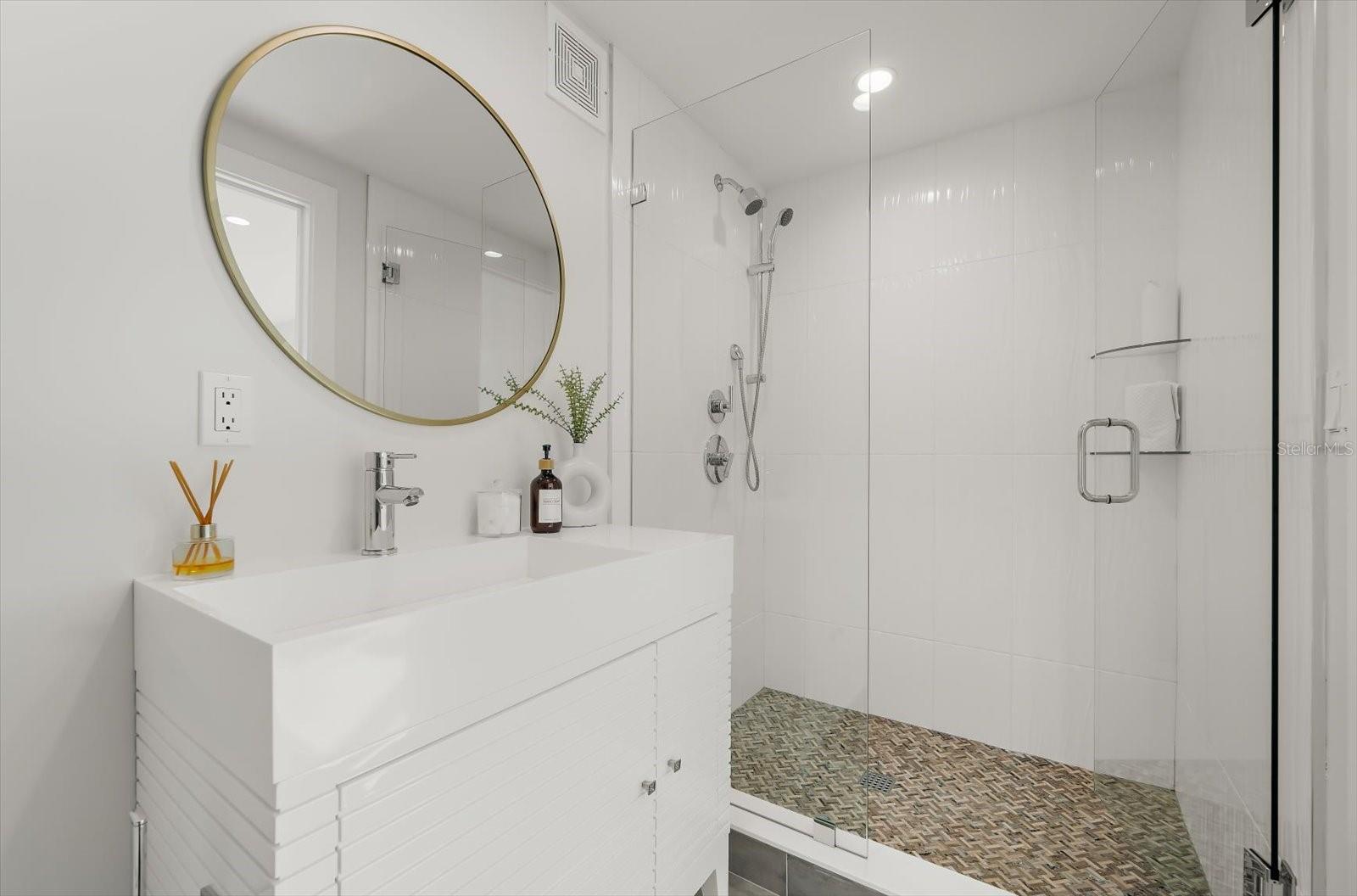 Image 55 of 90 For 811 Shore Drive