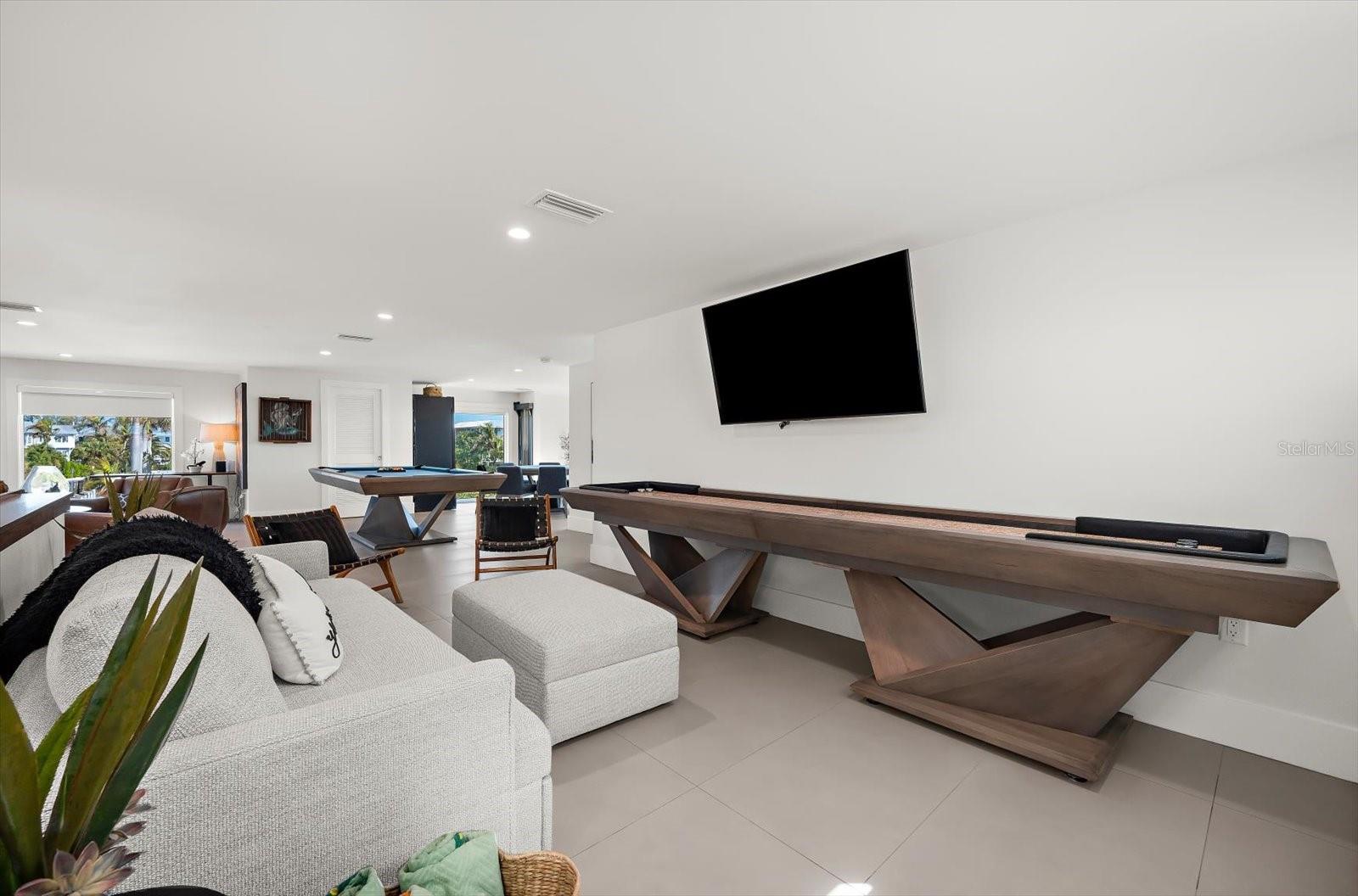 Image 56 of 90 For 811 Shore Drive