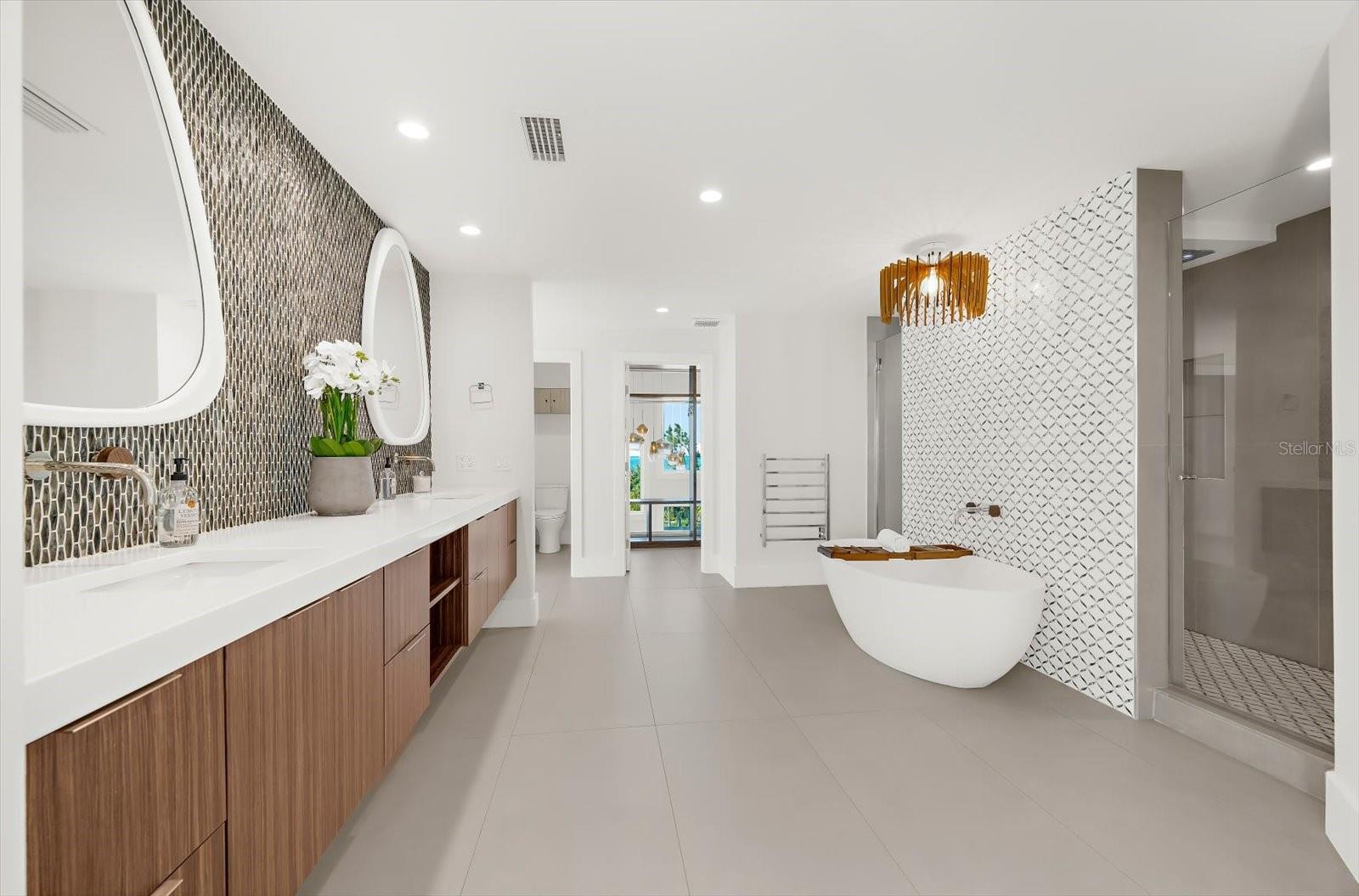 Image 70 of 90 For 811 Shore Drive