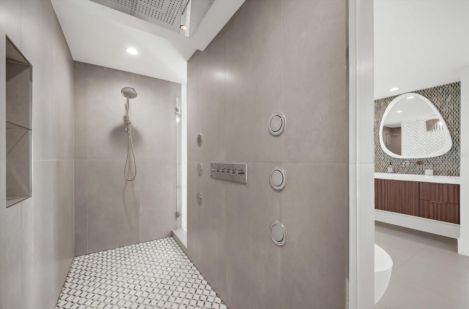 Image 75 of 90 For 811 Shore Drive