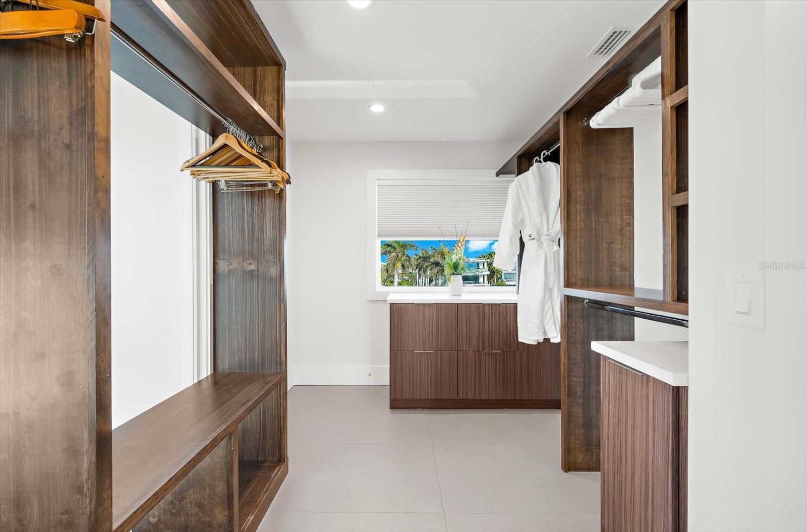 Image 76 of 90 For 811 Shore Drive