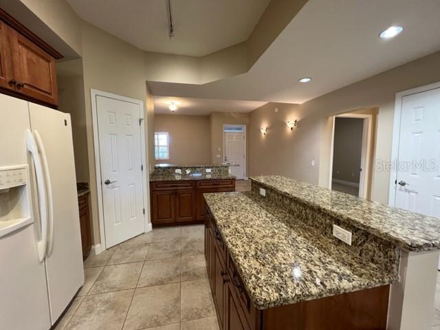 Image 4 of 32 For 7710 Lake Vista Court 303