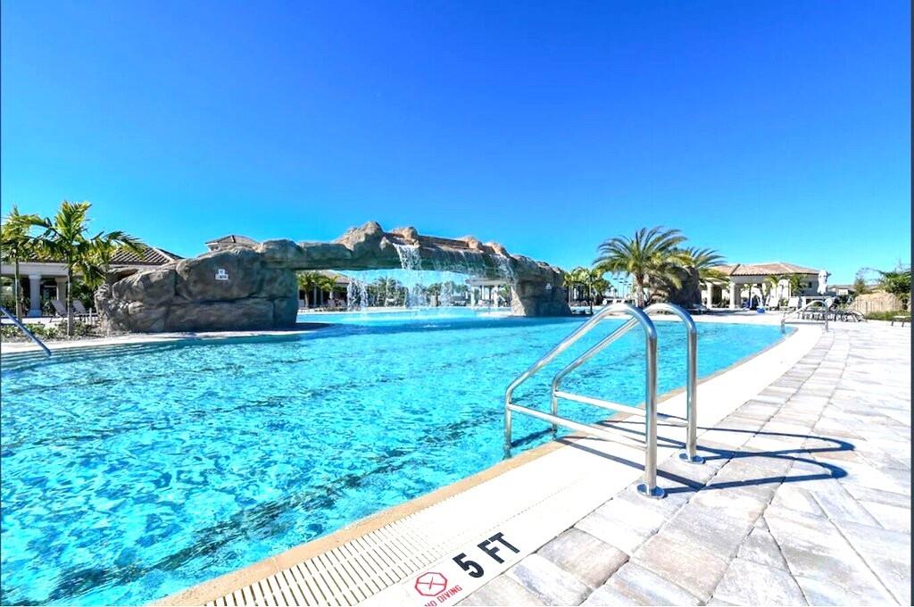 Image 9 of 47 For 16706 Vardon Terrace 208