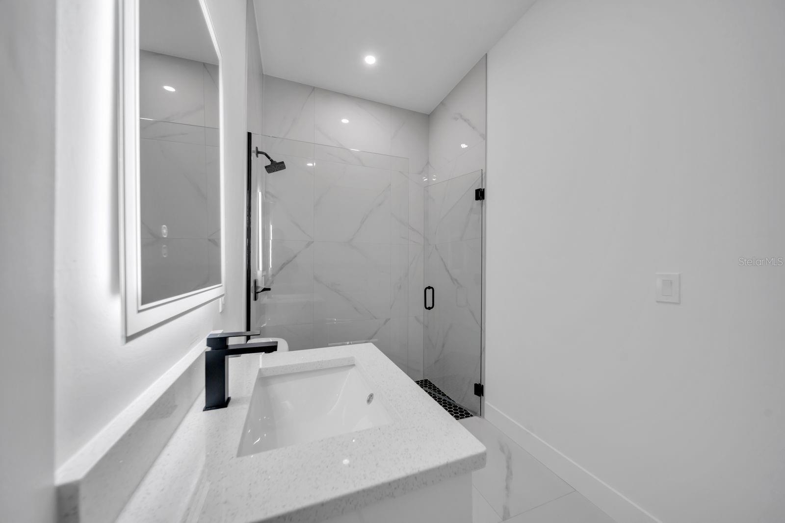 Image 10 of 32 For 635 Summit Avenue S