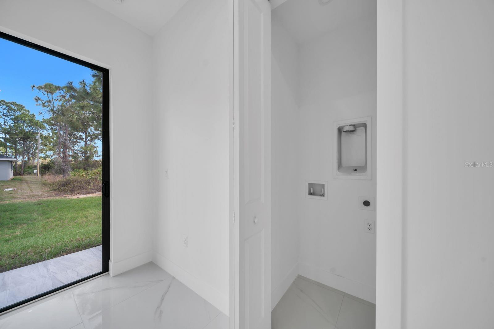 Image 13 of 32 For 635 Summit Avenue S