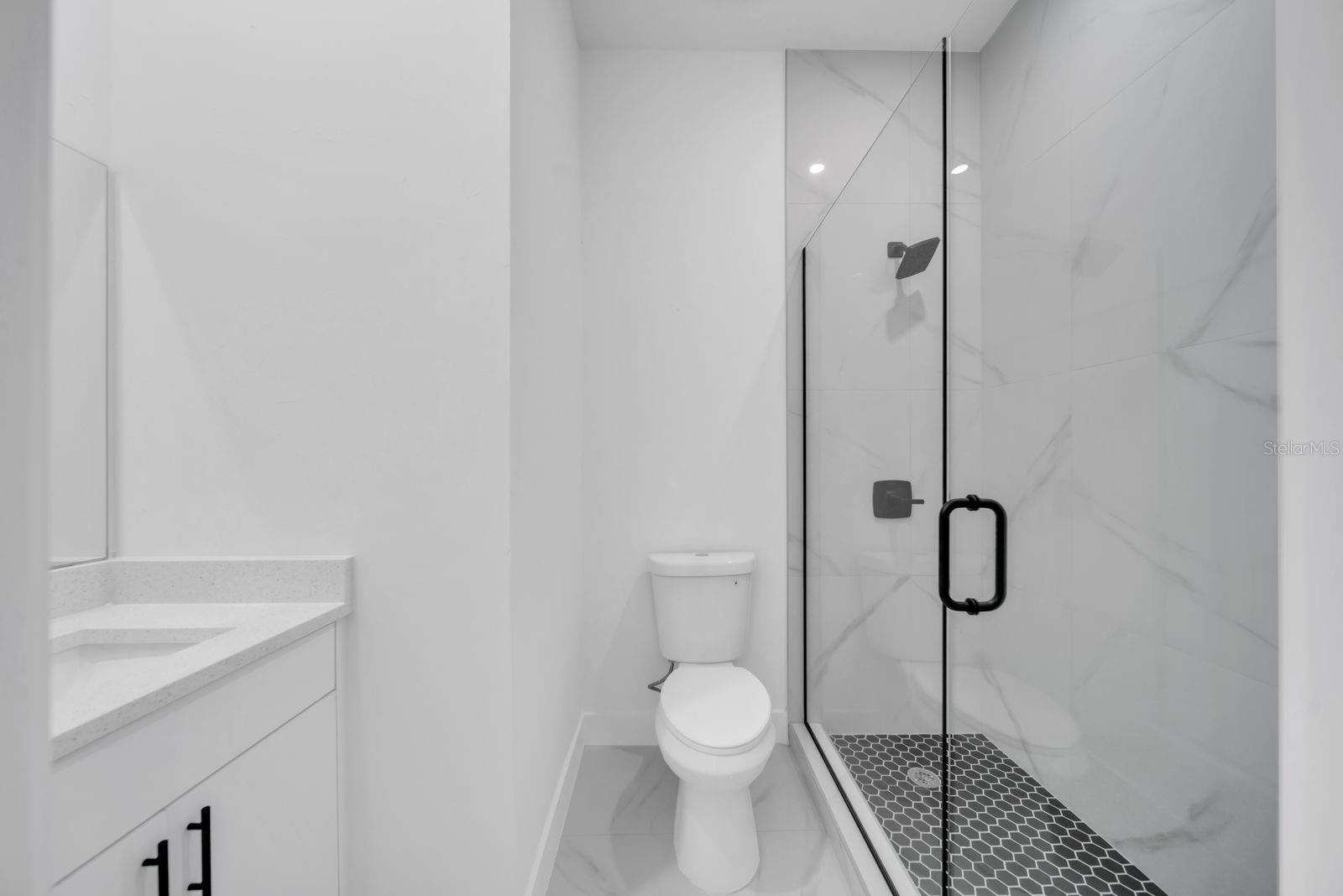 Image 16 of 32 For 635 Summit Avenue S