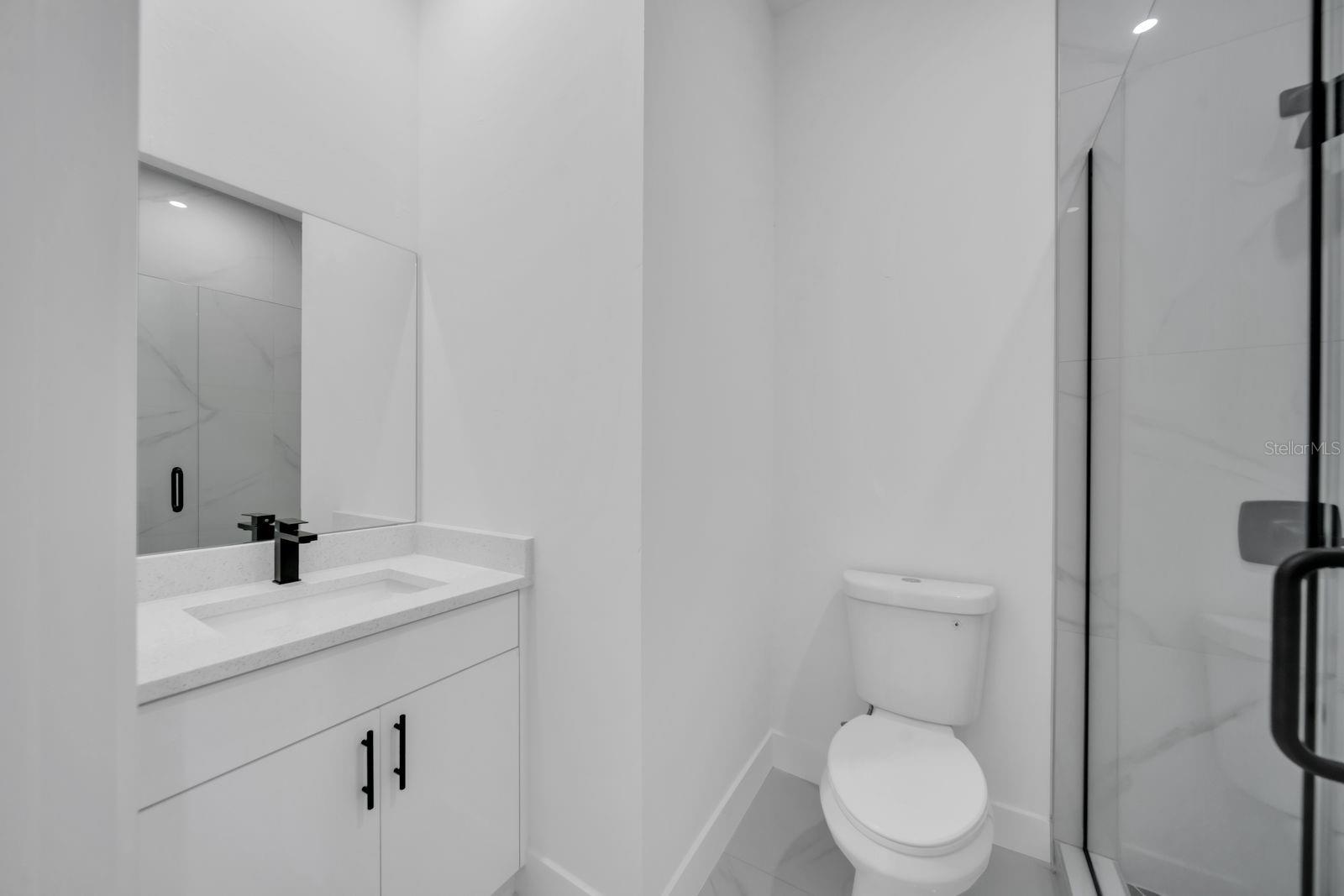 Image 17 of 32 For 635 Summit Avenue S