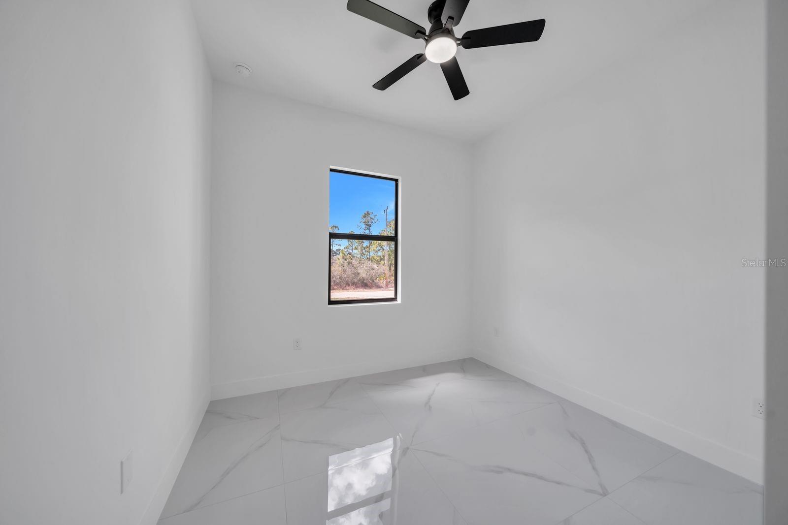 Image 19 of 32 For 635 Summit Avenue S