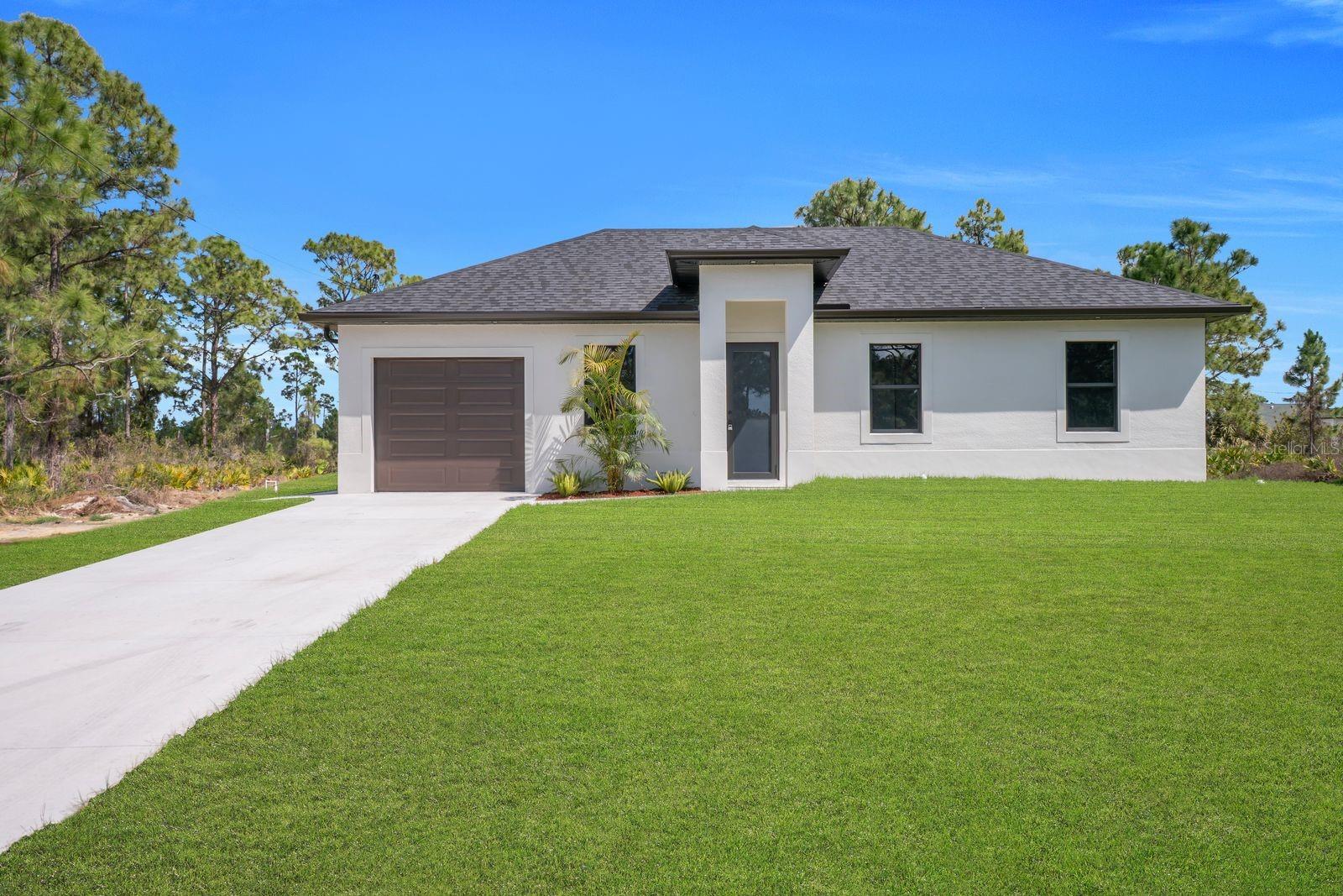 Image 2 of 32 For 635 Summit Avenue S