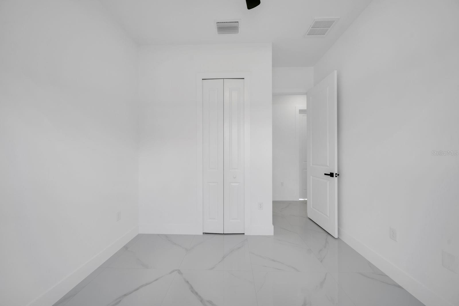 Image 20 of 32 For 635 Summit Avenue S