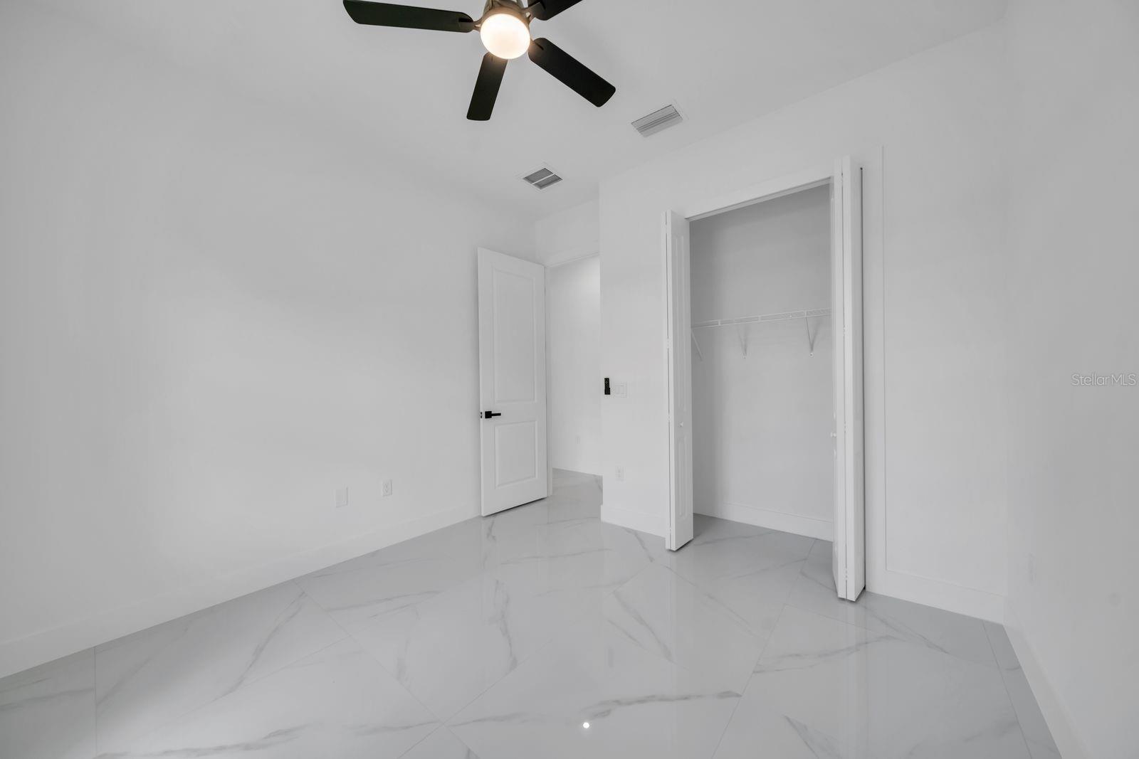 Image 22 of 32 For 635 Summit Avenue S