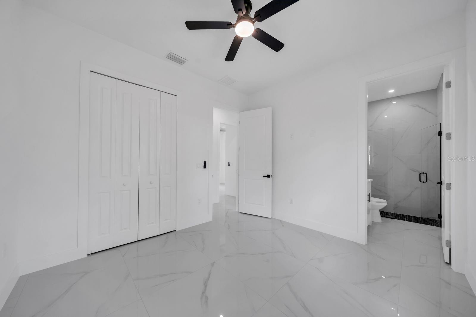 Image 23 of 32 For 635 Summit Avenue S