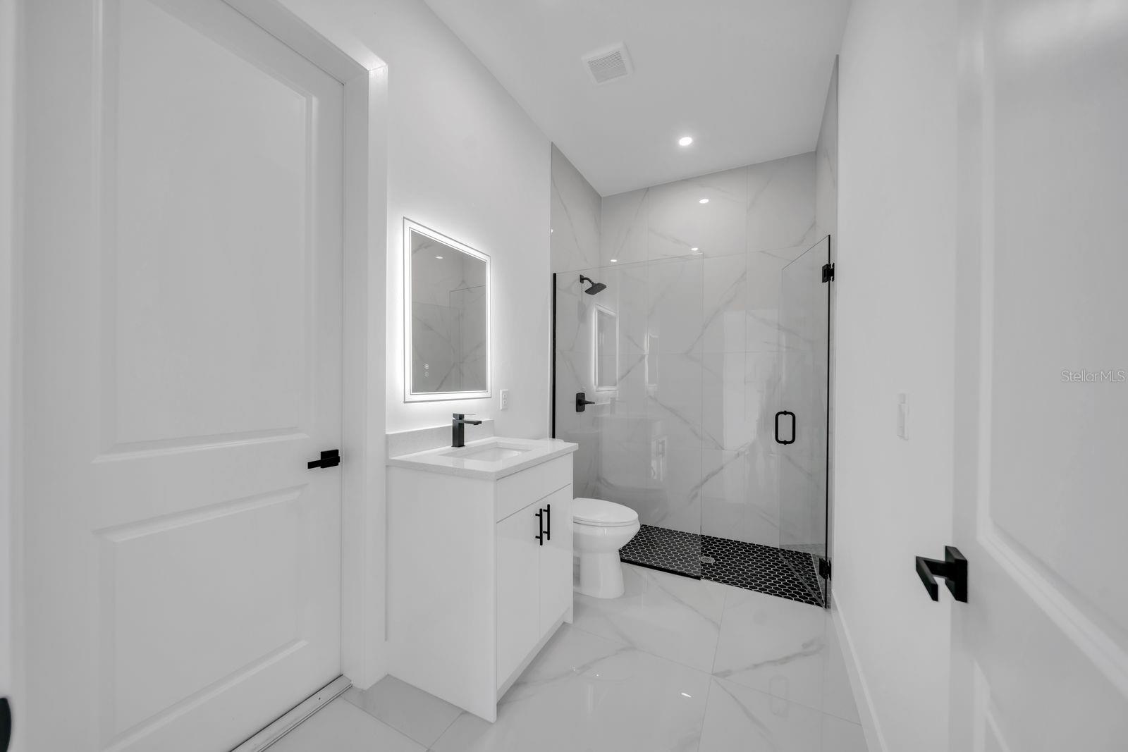 Image 8 of 32 For 635 Summit Avenue S