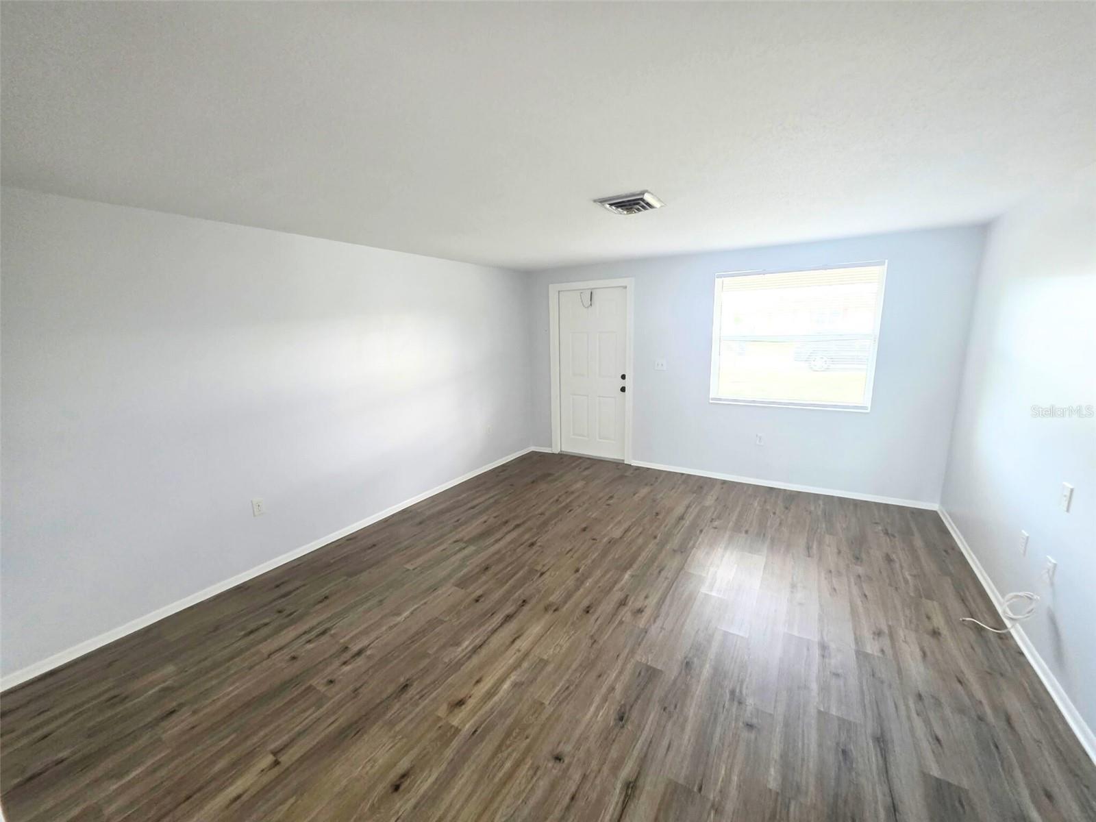 Image 4 of 20 For 546 Briarwood Road