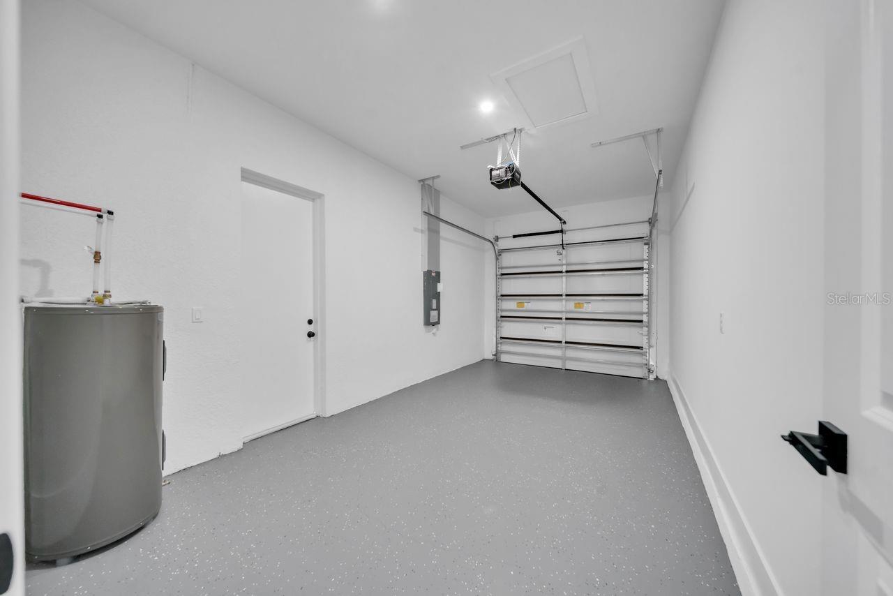 Image 11 of 32 For 637 Summit Avenue S