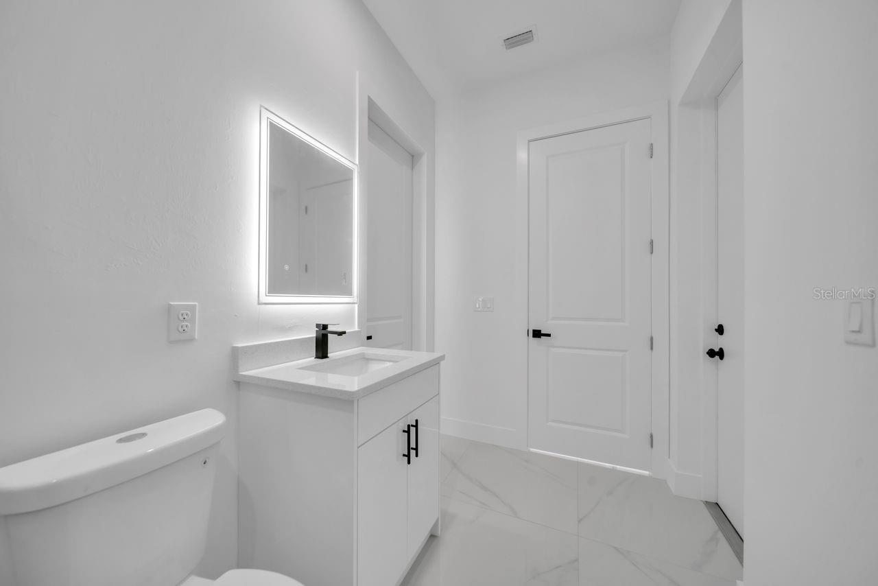 Image 12 of 32 For 637 Summit Avenue S