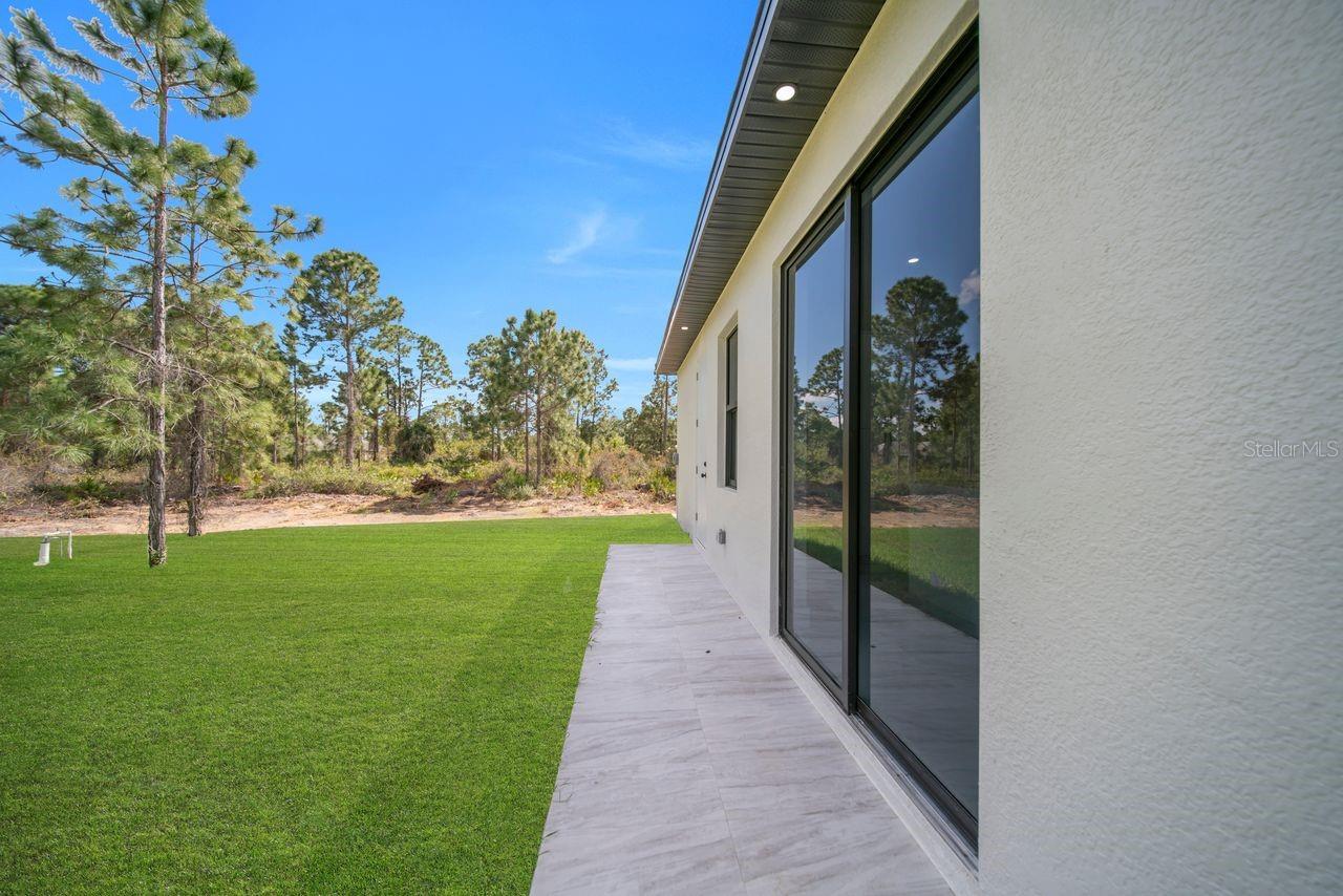 Image 25 of 32 For 637 Summit Avenue S