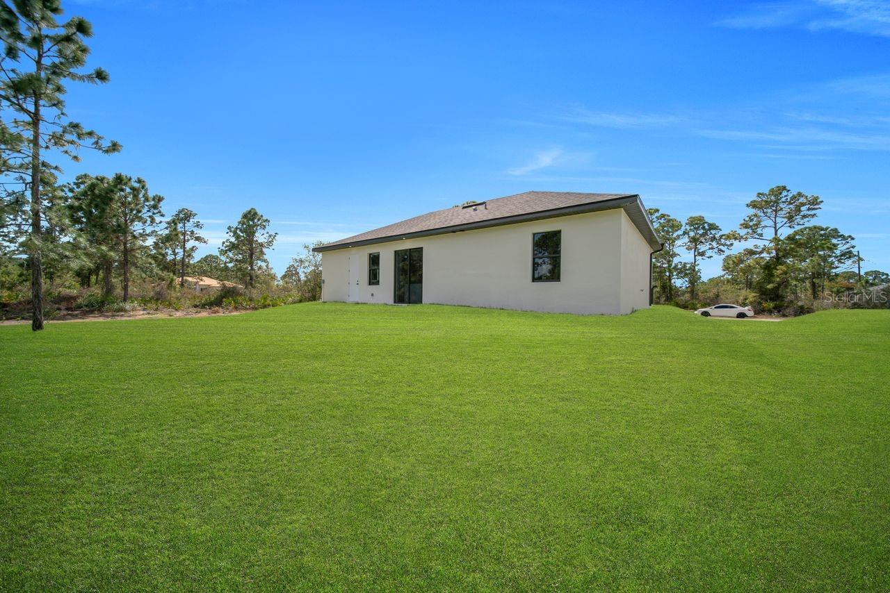 Image 28 of 32 For 637 Summit Avenue S