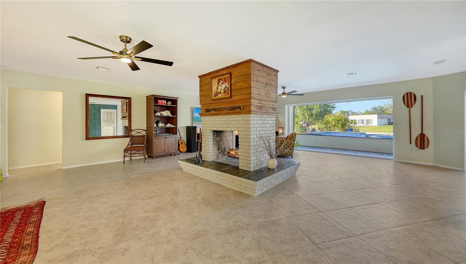 Listing photo id 8 for 5500 Merrimac Drive