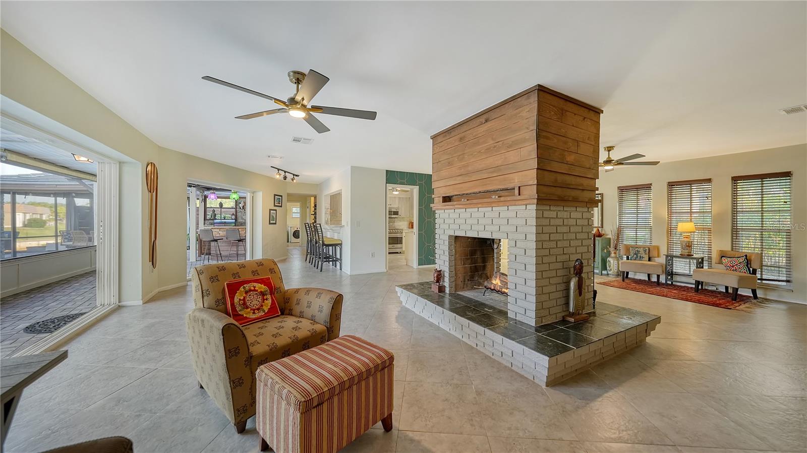 Listing photo id 10 for 5500 Merrimac Drive