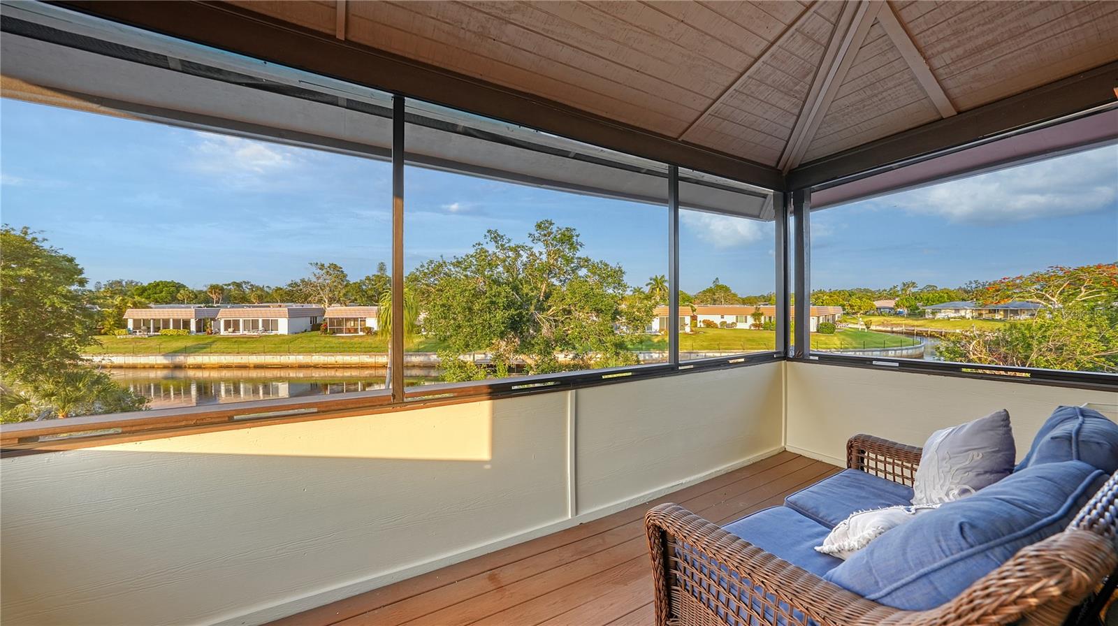 Listing photo id 30 for 5500 Merrimac Drive